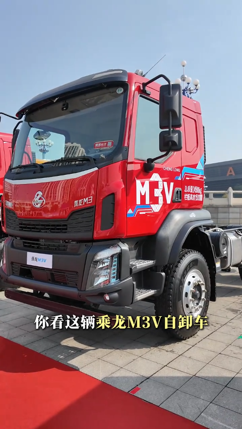 自卸车也有提升桥了,卸完货空载返程更省油,兼顾高承载与经济性,抢先体验乘龙M3三轴自卸车