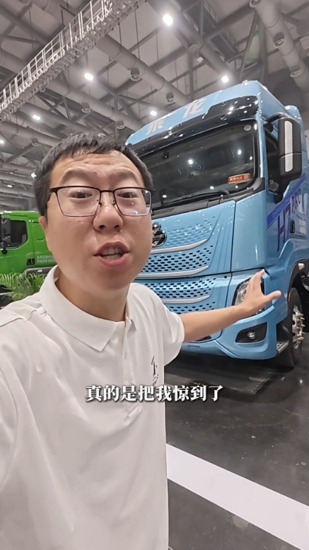 整车自重仅8.2吨，每趟比同行多拉半吨煤，全网抢鲜体验东风柳汽乘龙H7 pro燃气牵引车